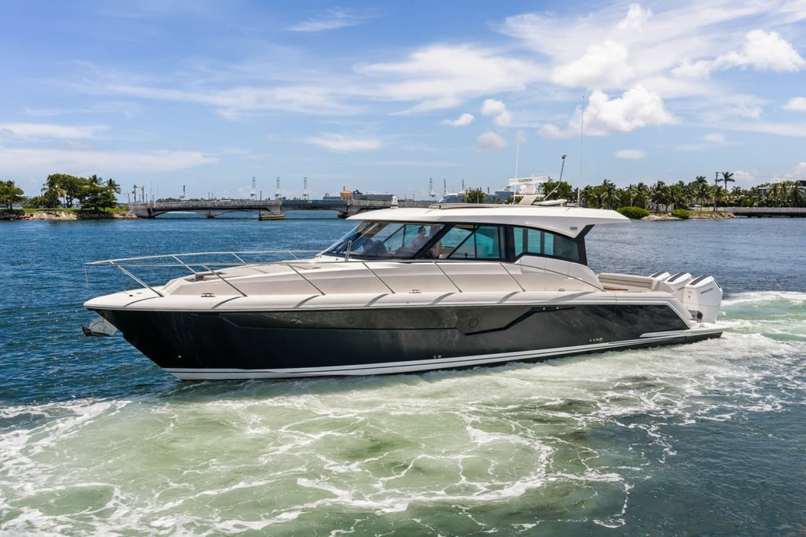 2024 Tiara Yachts 48 LE - Photo 10