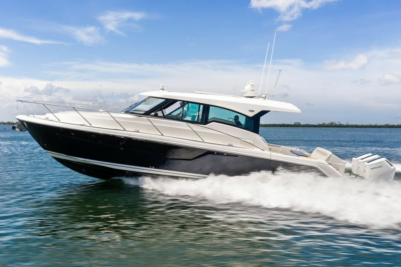 2024 Tiara Yachts 48 LE - Photo 13
