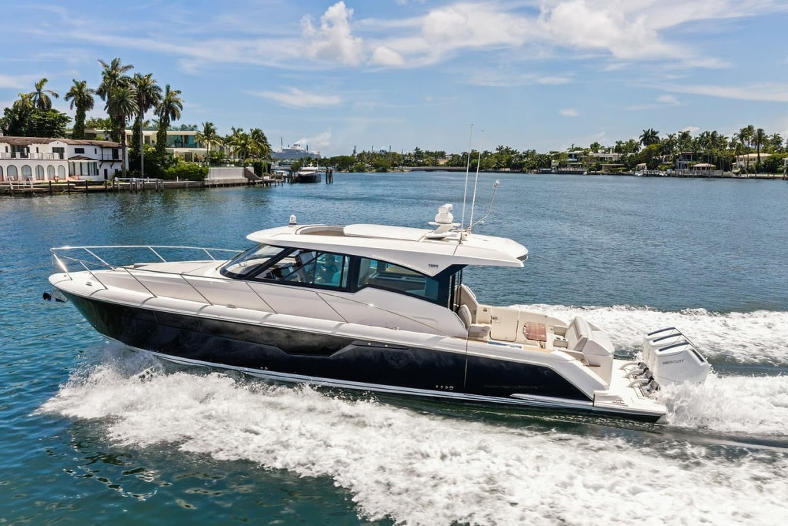 2024 Tiara Yachts 48 LE - Photo 15