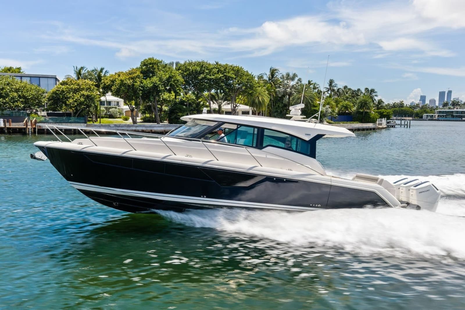 2024 Tiara Yachts 48 LE - Photo 1