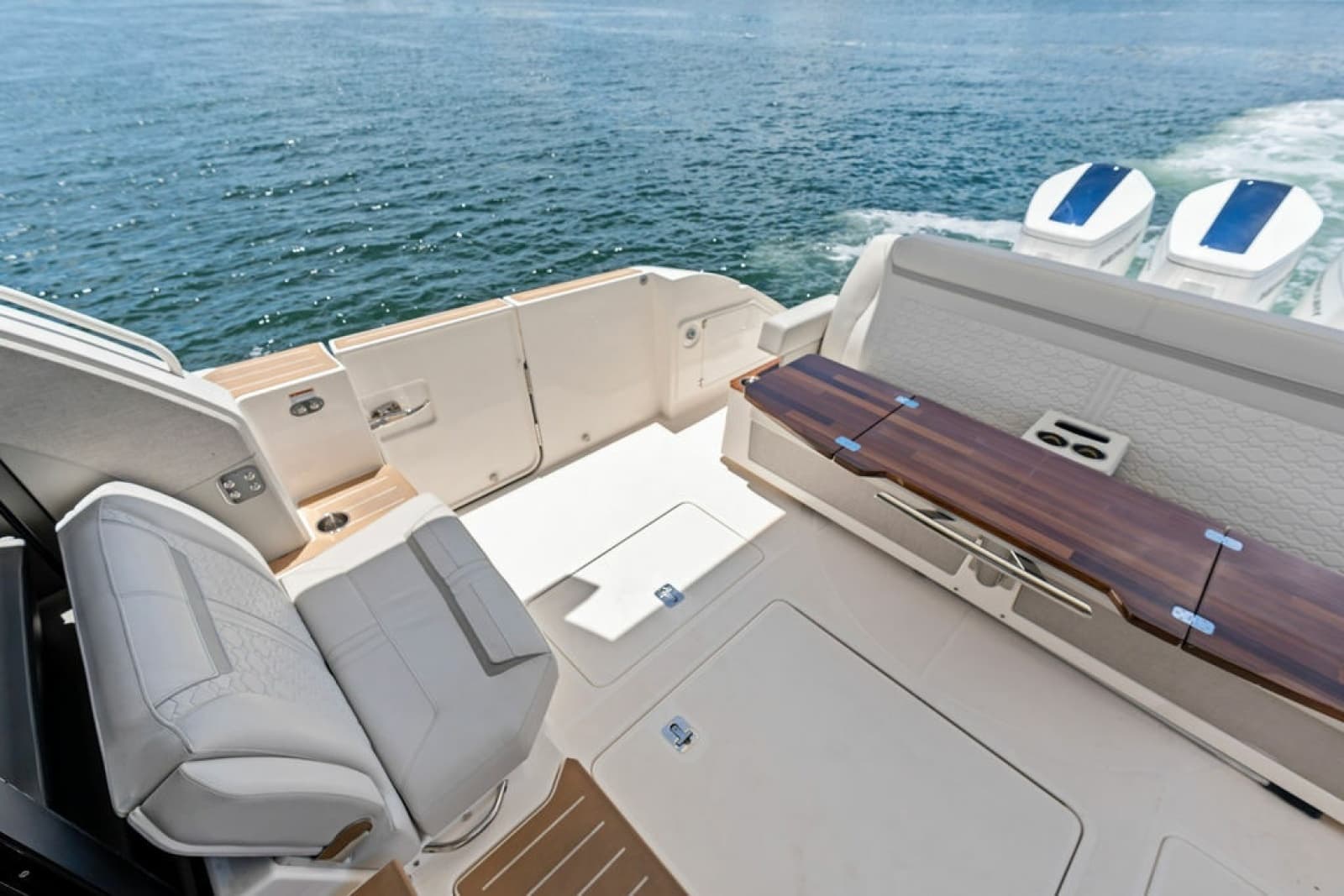 2024 Tiara Yachts 48 LE - Photo 28
