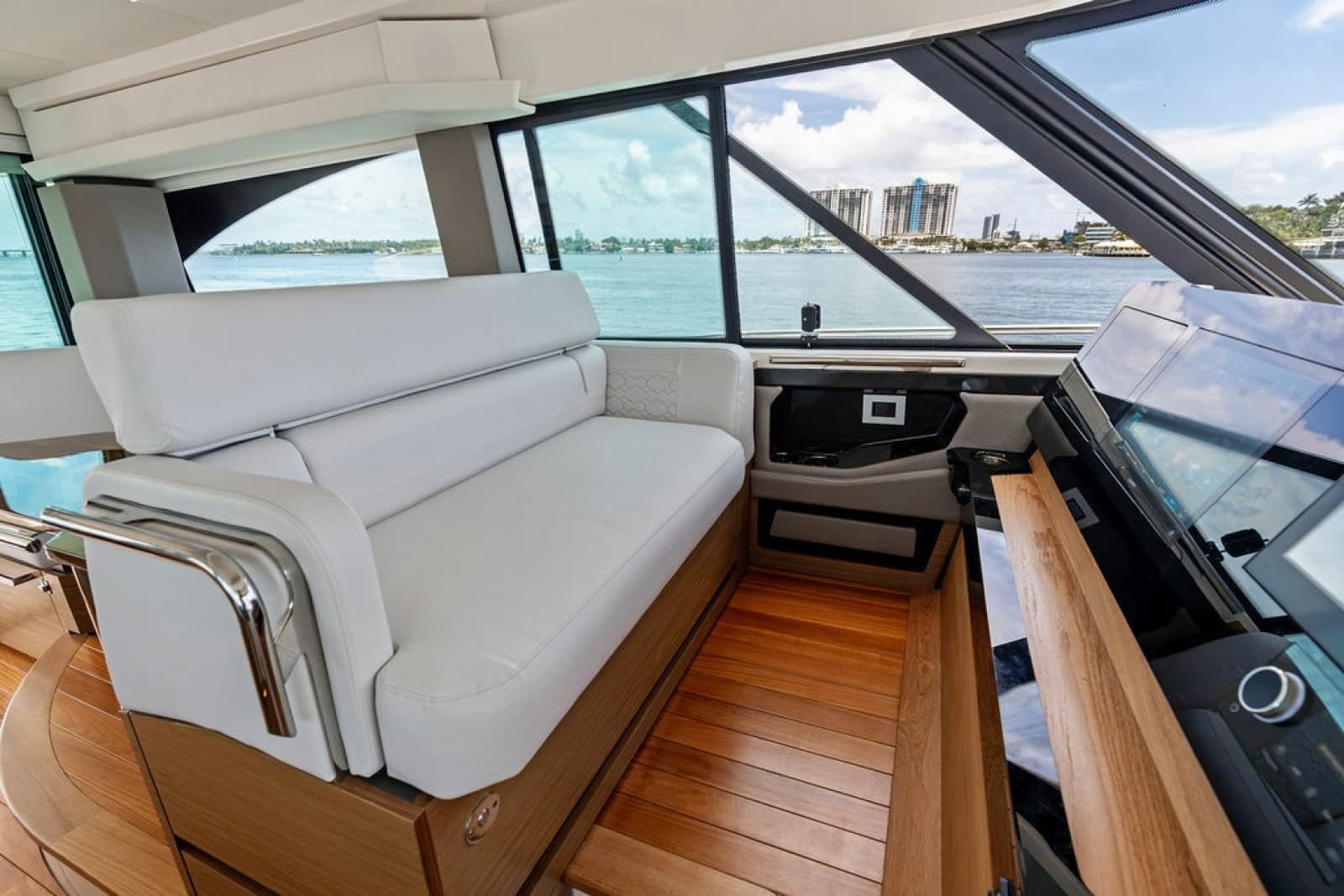 2024 Tiara Yachts 48 LE - Photo 44