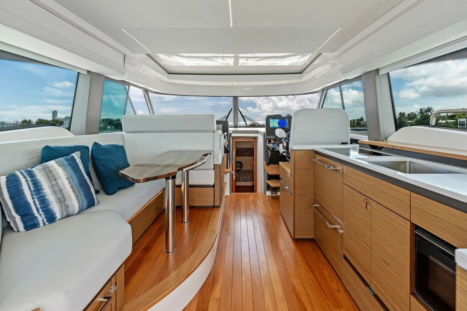 2024 Tiara Yachts 48 LE - Photo 39