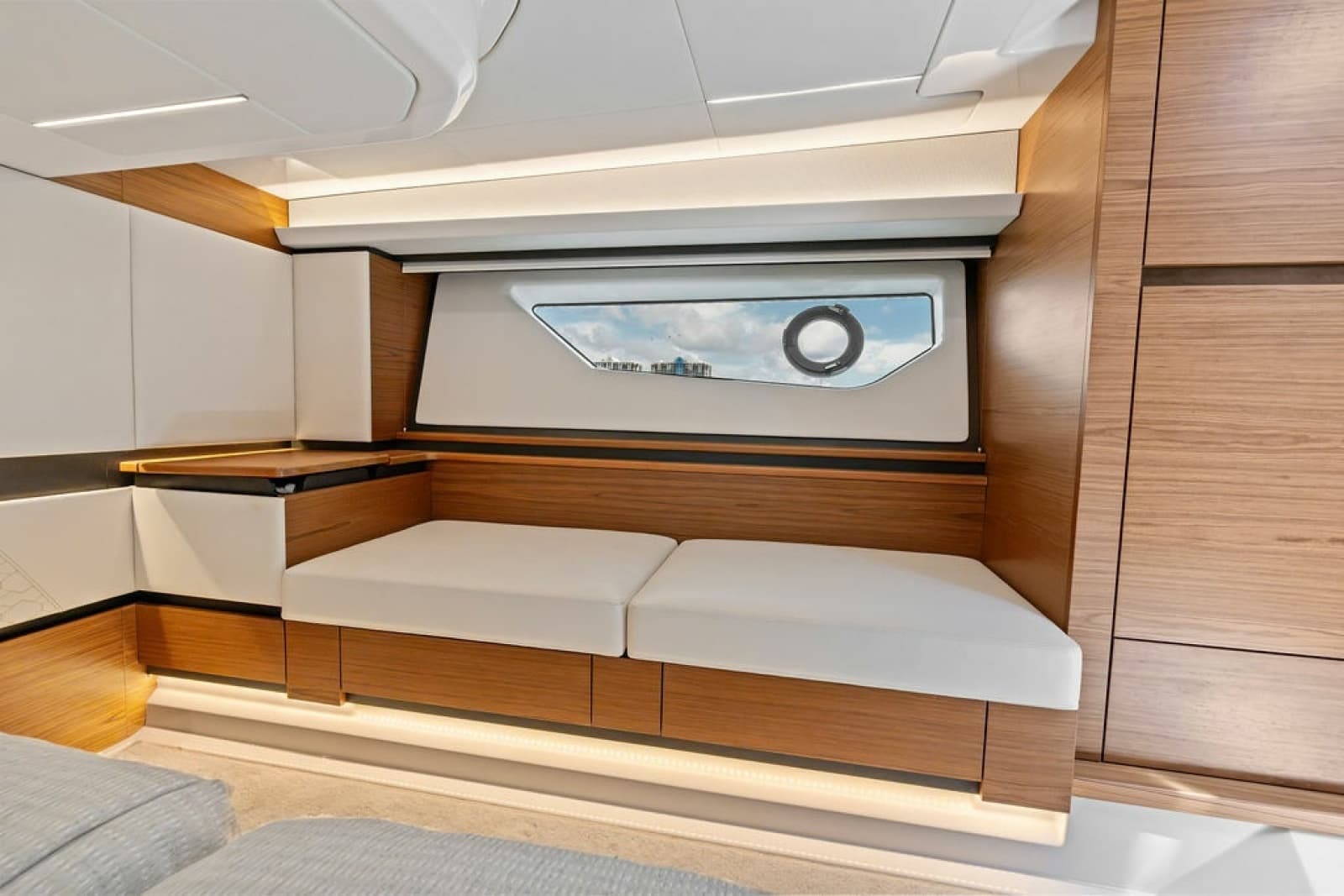 2024 Tiara Yachts 48 LE - Photo 61