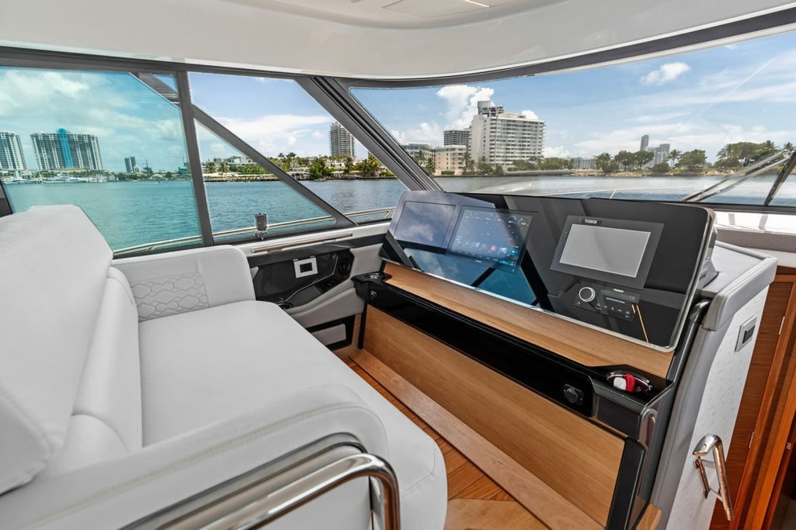 2024 Tiara Yachts 48 LE - Photo 45