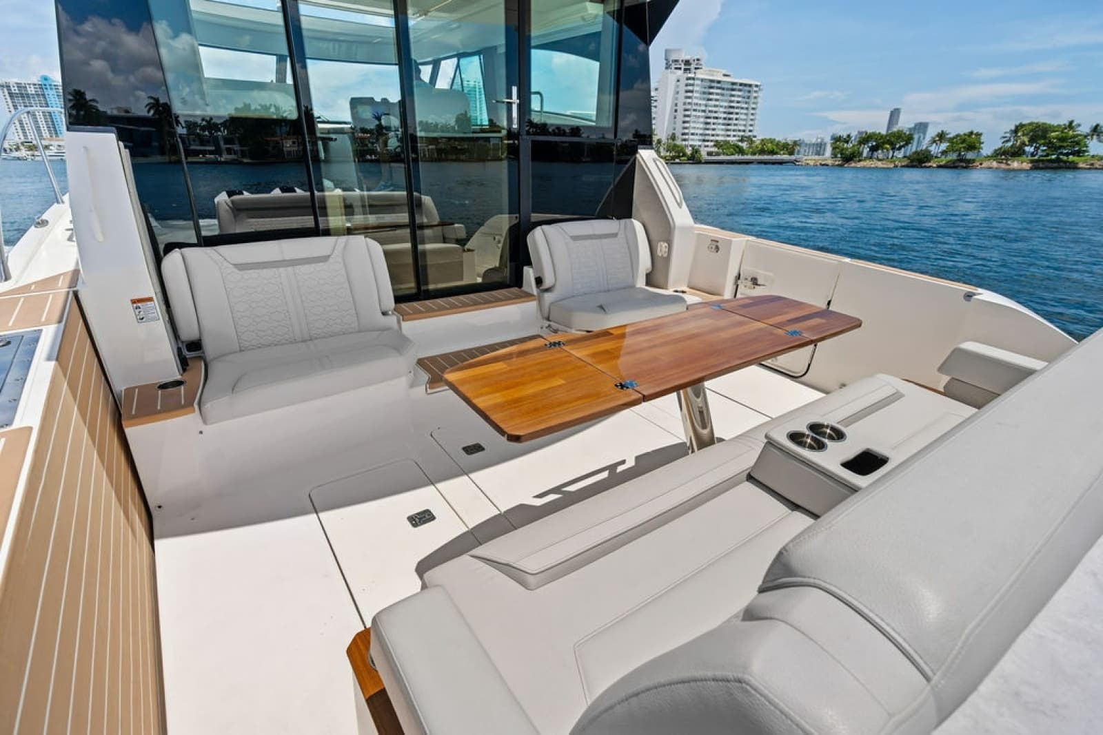 2024 Tiara Yachts 48 LE - Photo 31
