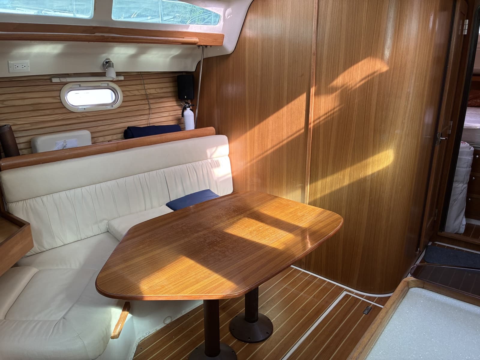 2008 Catalina 350 mkII - Photo 13