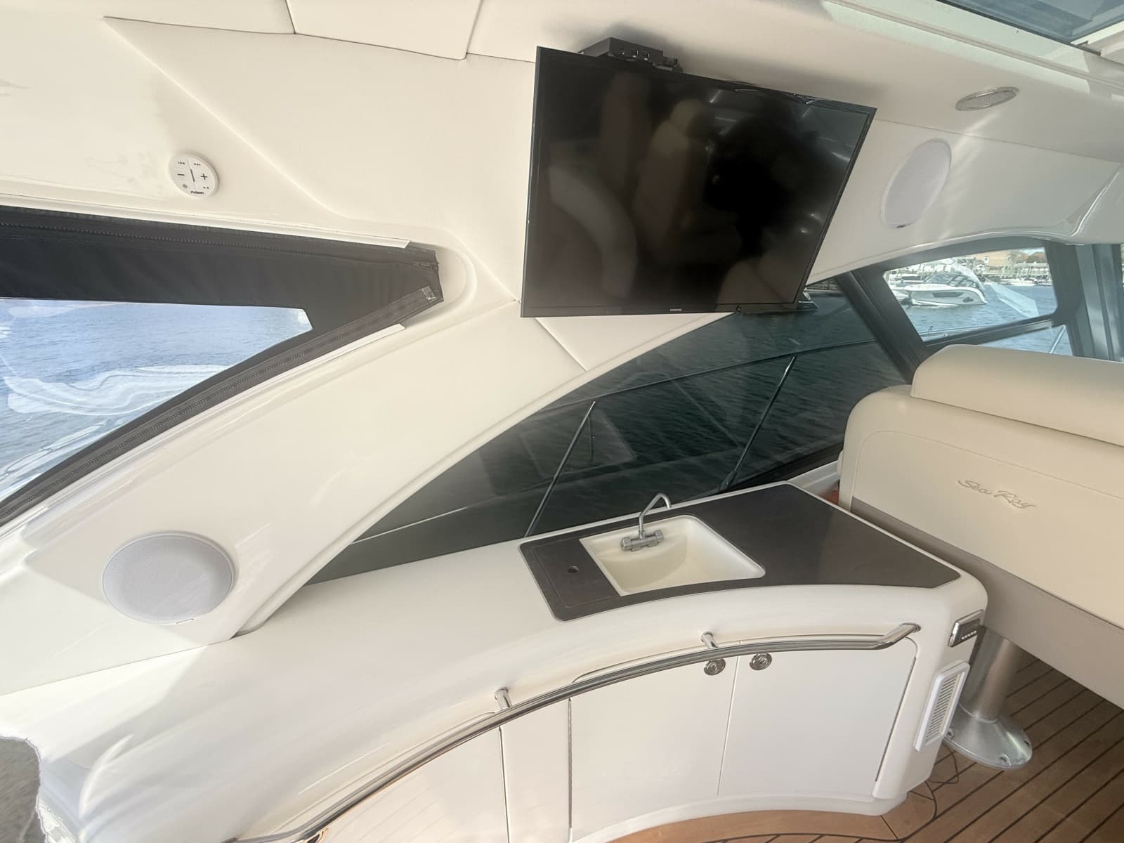 2013 Sea Ray 580 Sundancer - Photo 12