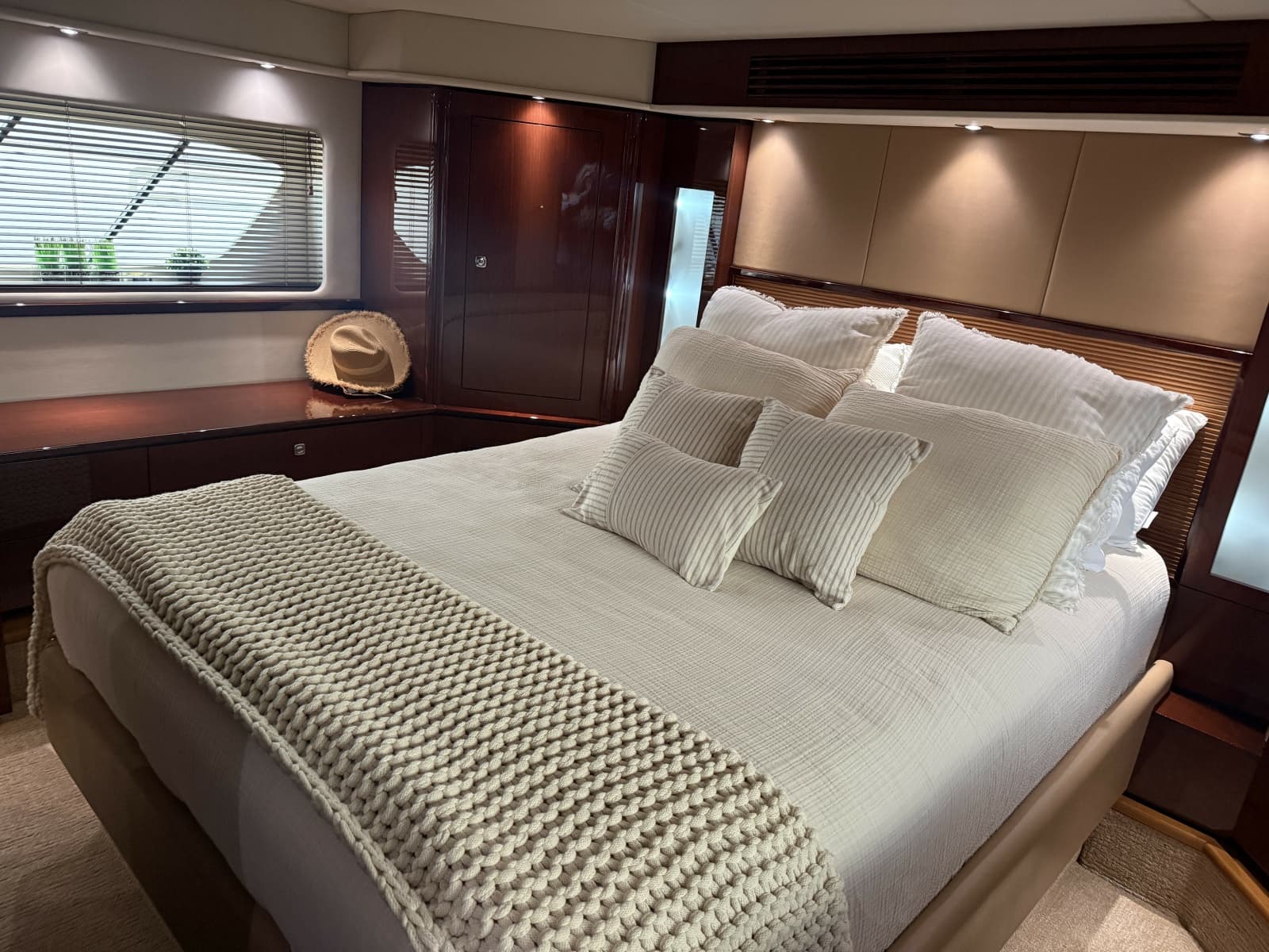 2013 Sea Ray 580 Sundancer - Photo 32