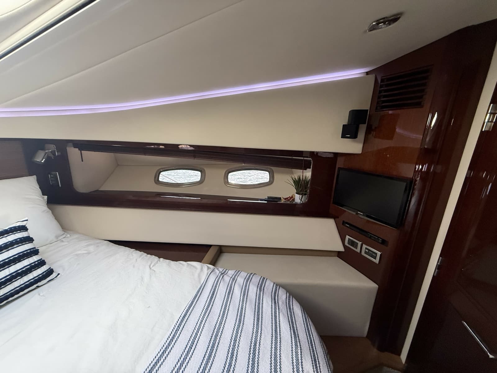 2013 Sea Ray 580 Sundancer - Photo 28