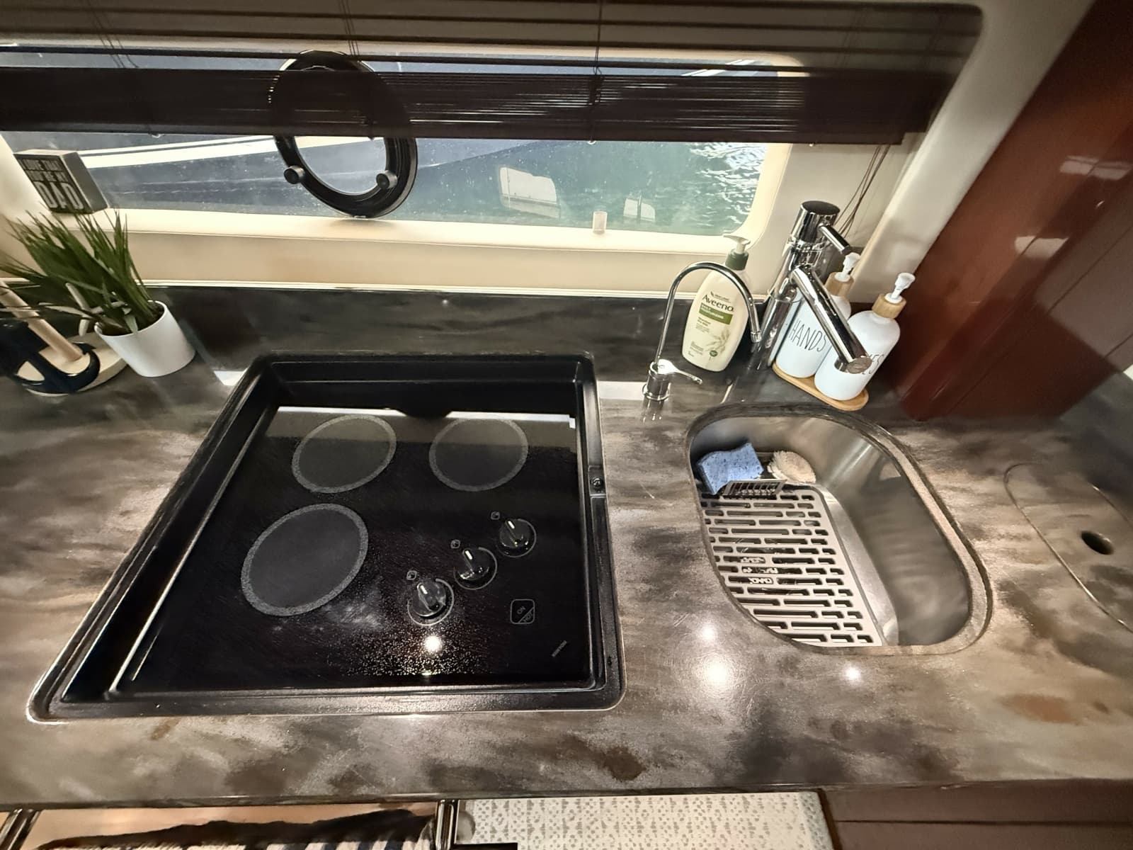 2013 Sea Ray 580 Sundancer - Photo 25