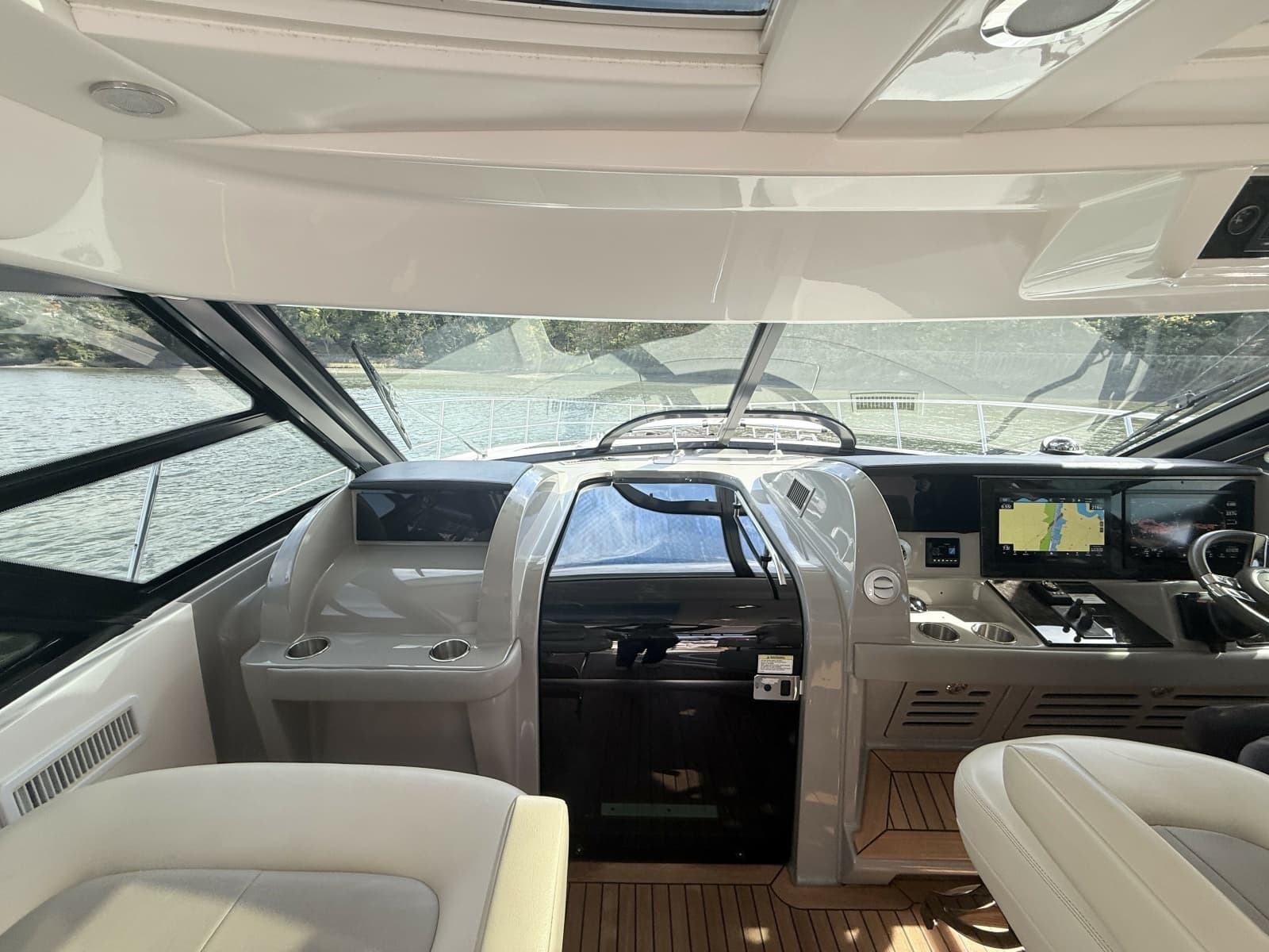 2013 Sea Ray 580 Sundancer - Photo 14