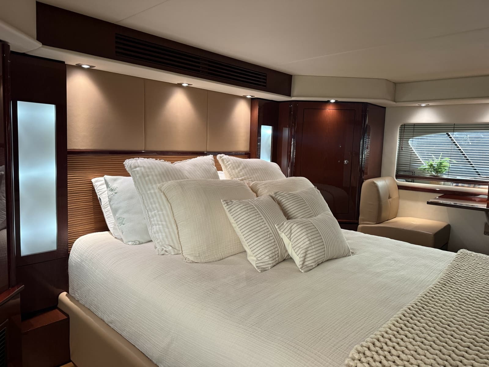 2013 Sea Ray 580 Sundancer - Photo 34
