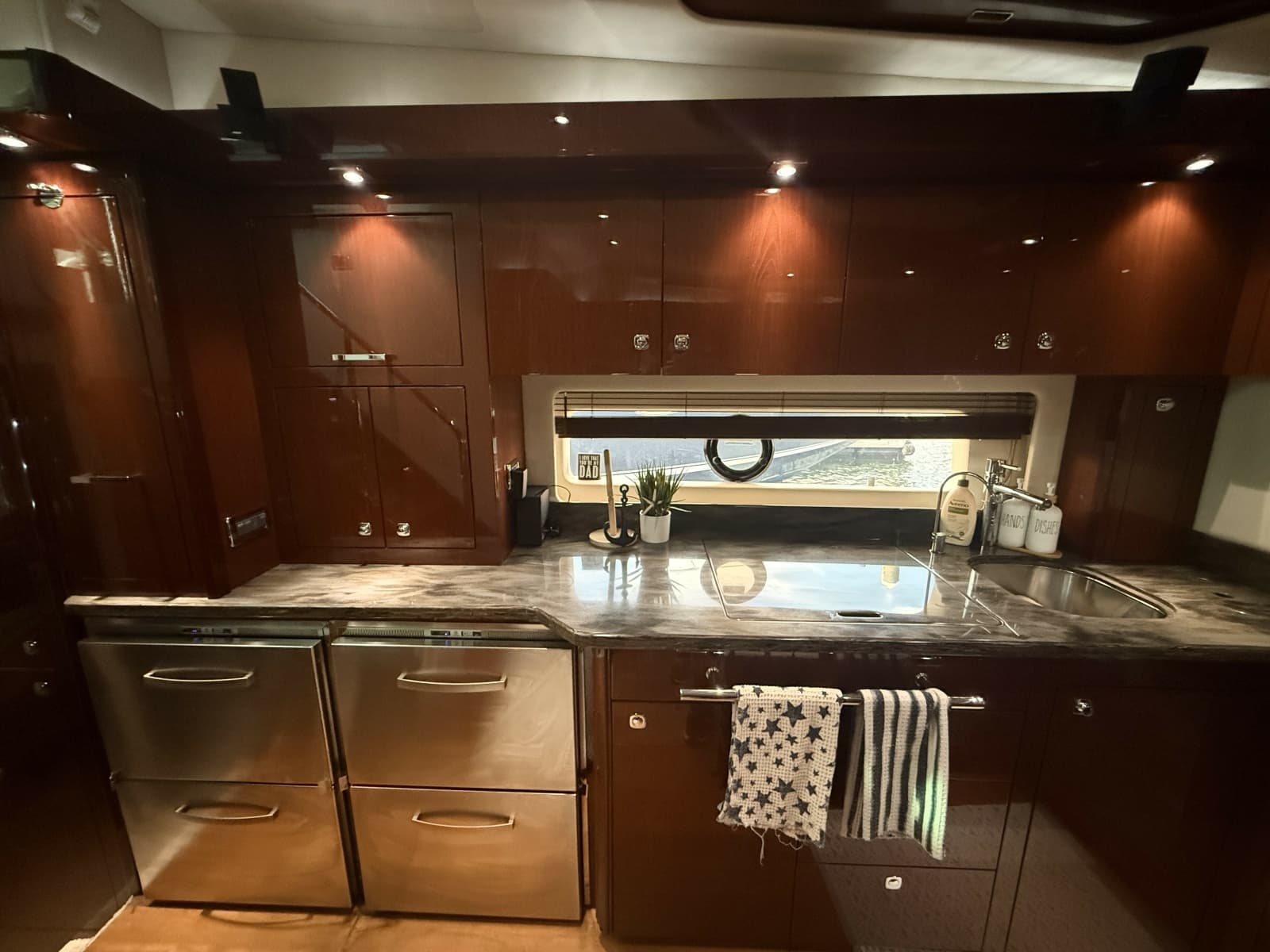 2013 Sea Ray 580 Sundancer - Photo 24