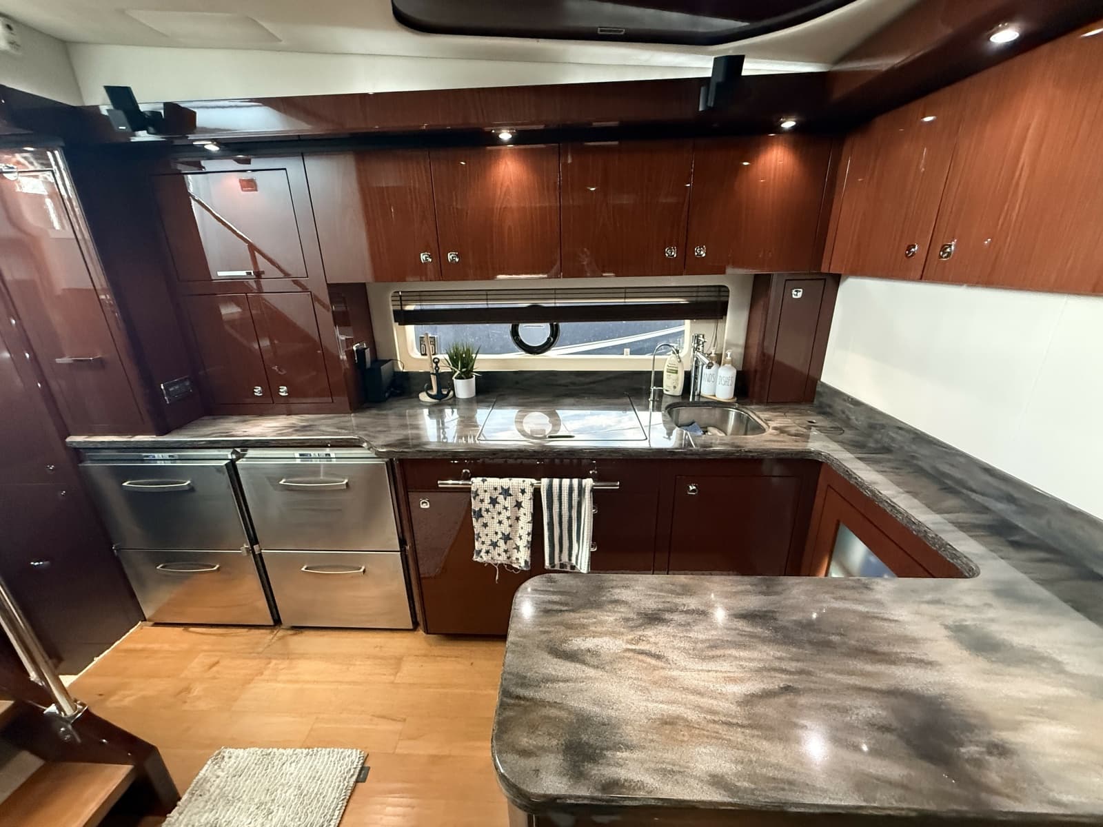 2013 Sea Ray 580 Sundancer - Photo 22