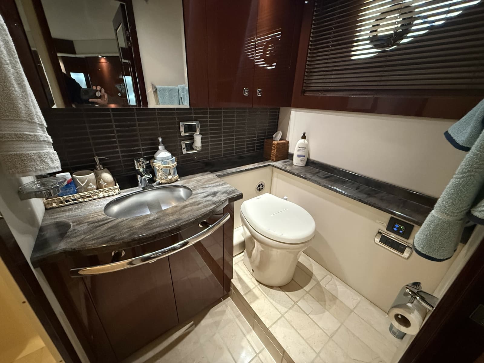 2013 Sea Ray 580 Sundancer - Photo 36