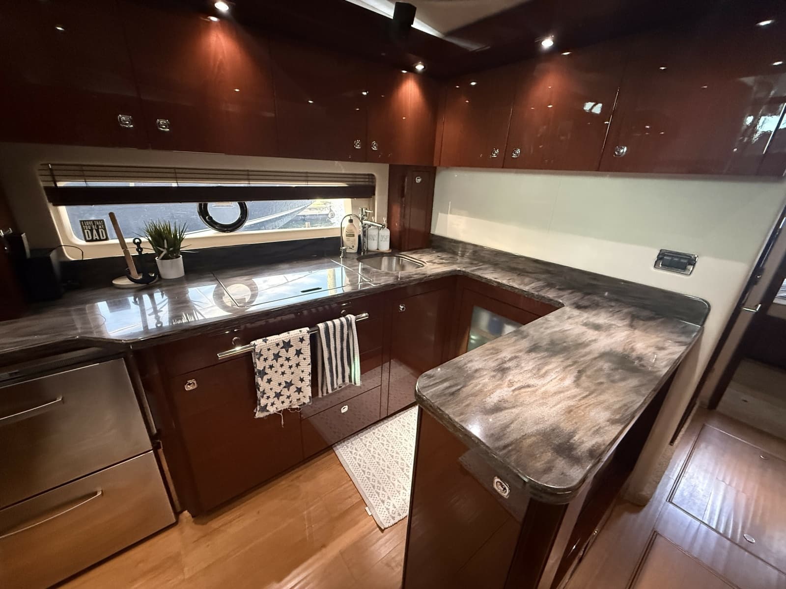 2013 Sea Ray 580 Sundancer - Photo 23