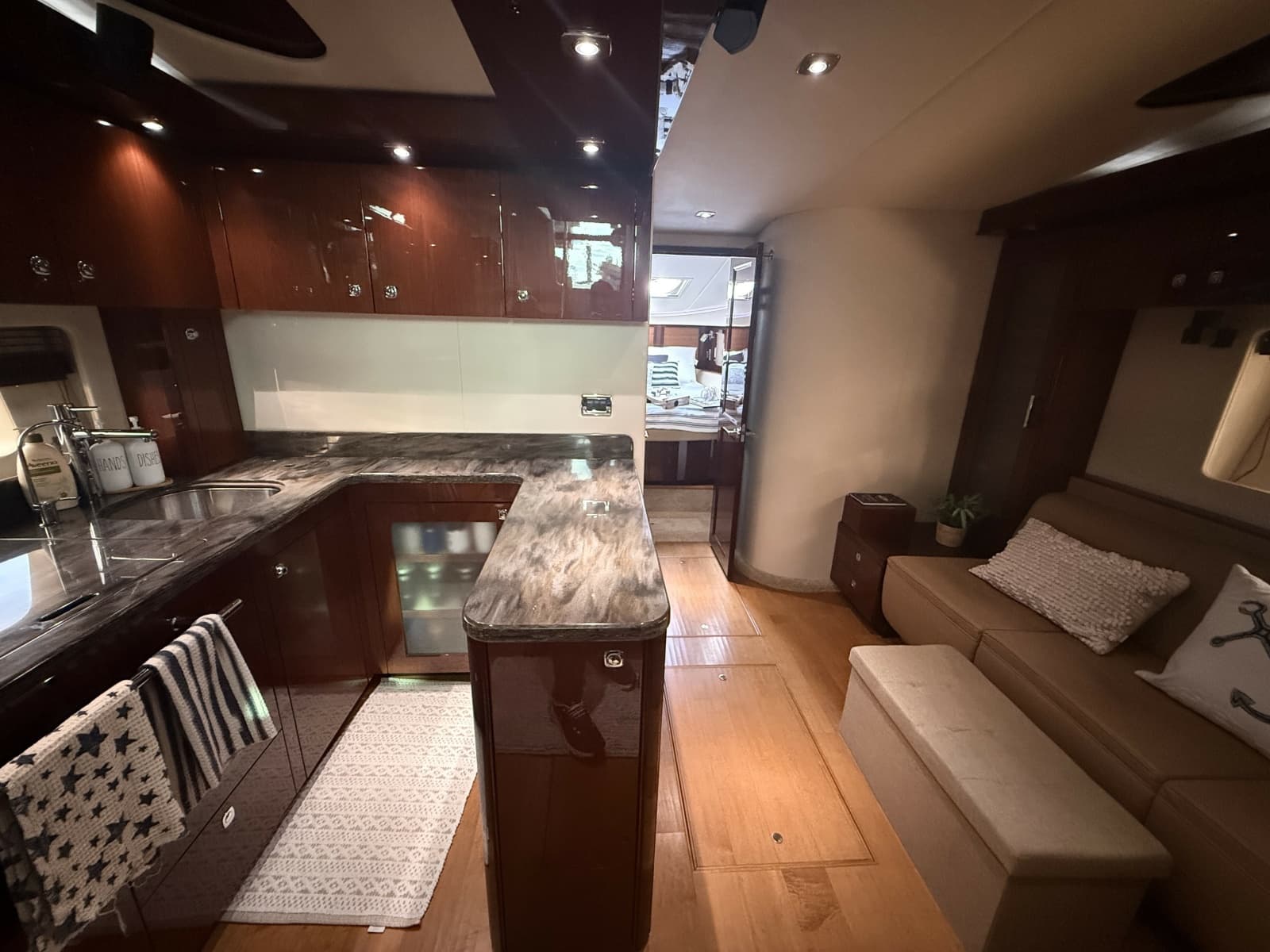2013 Sea Ray 580 Sundancer - Photo 21