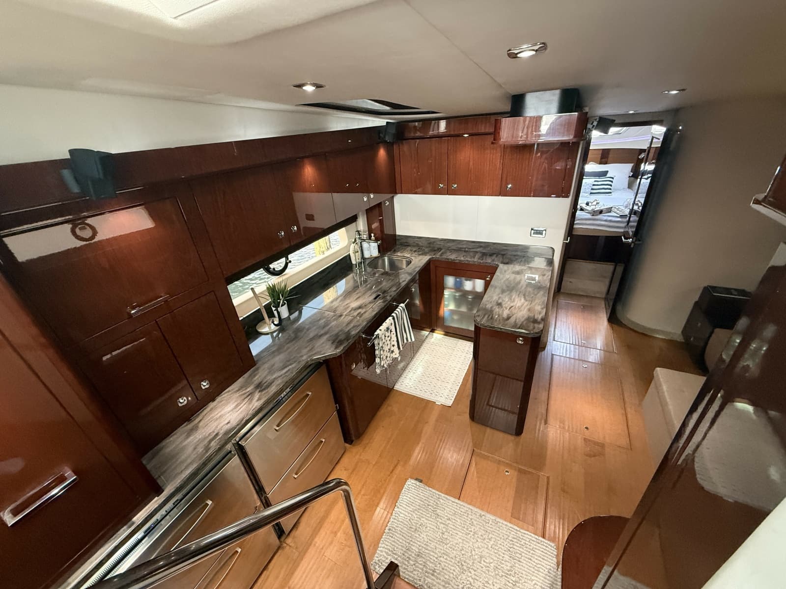 2013 Sea Ray 580 Sundancer - Photo 19