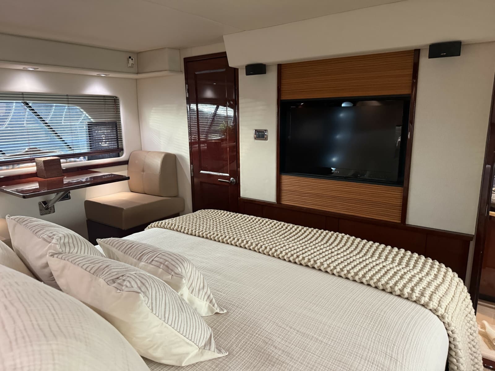 2013 Sea Ray 580 Sundancer - Photo 35