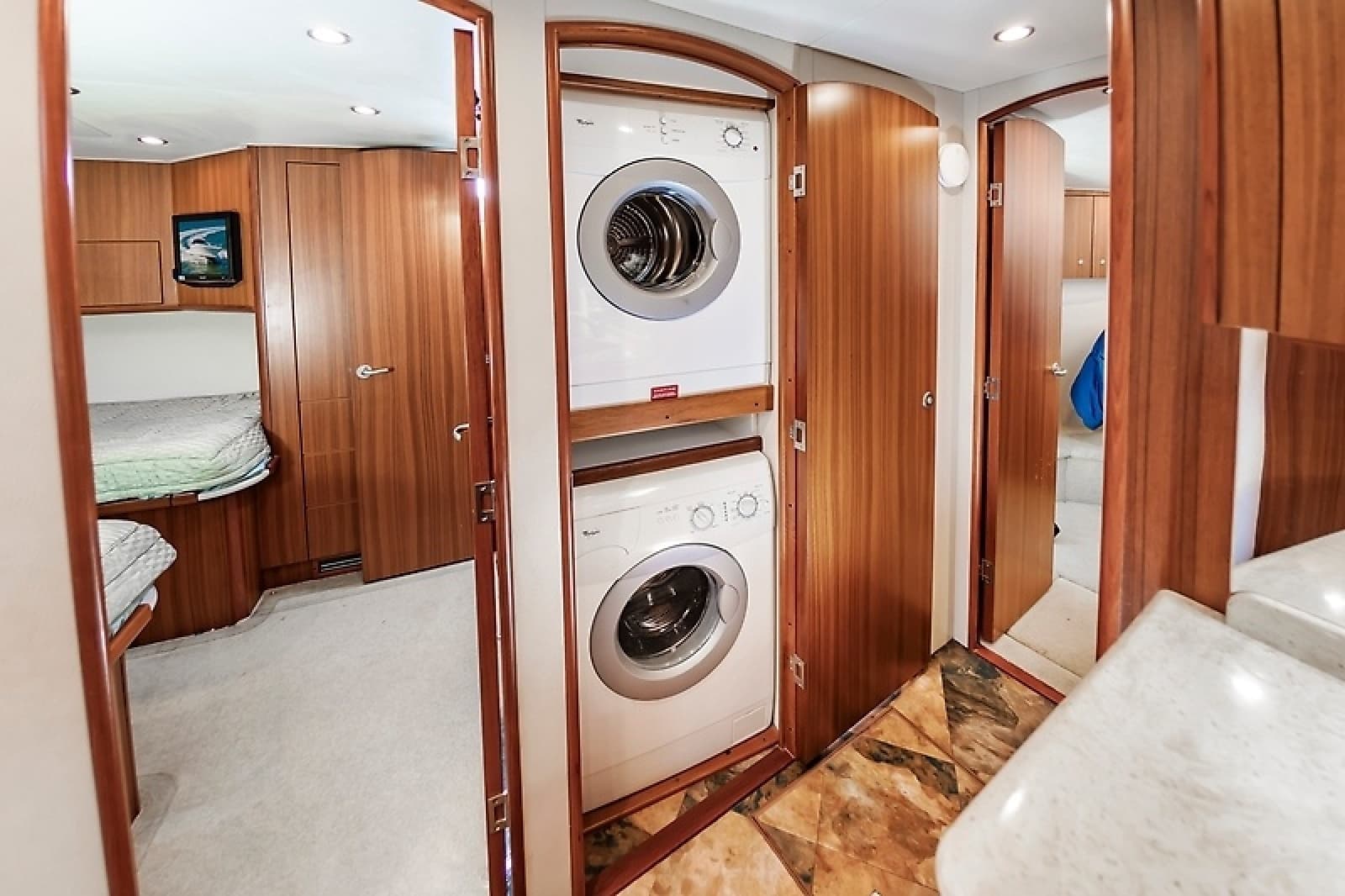 2010 Viking 52 Sport Coupe - Photo 36