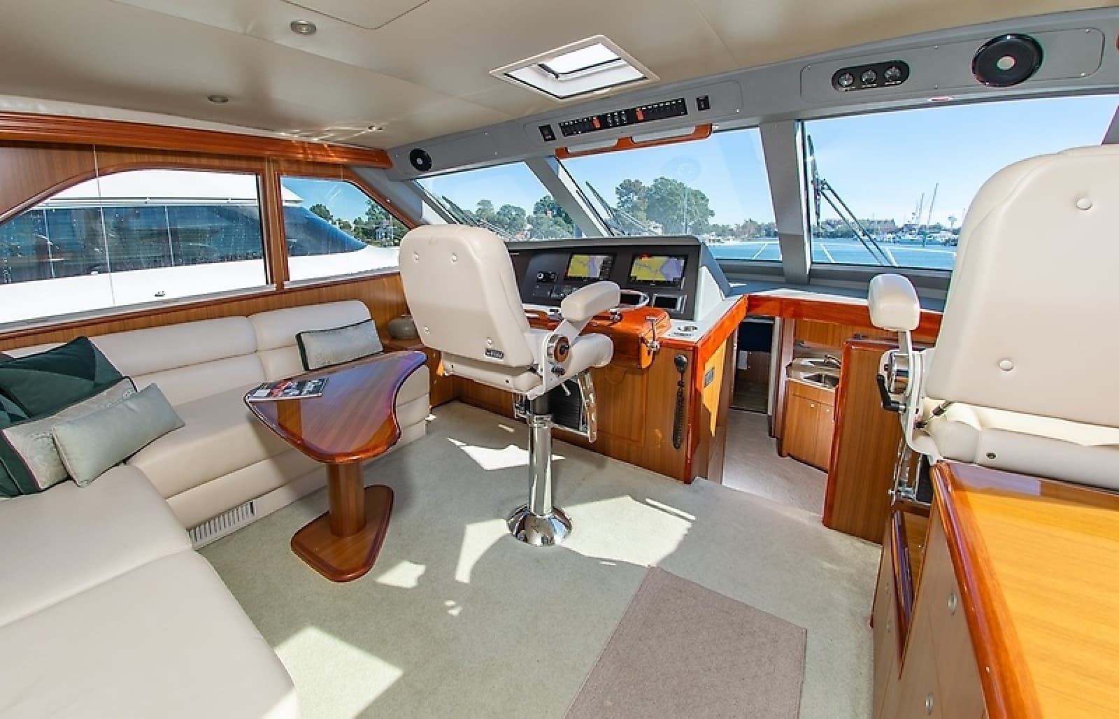 2010 Viking 52 Sport Coupe - Photo 19