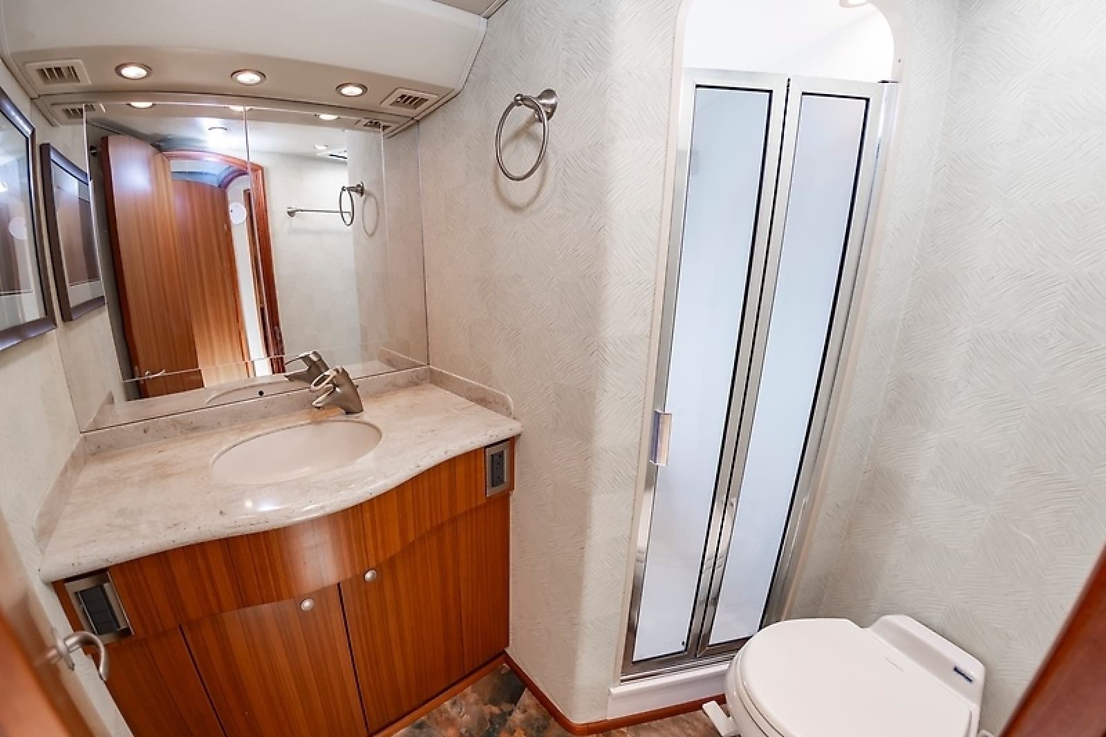 2010 Viking 52 Sport Coupe - Photo 41