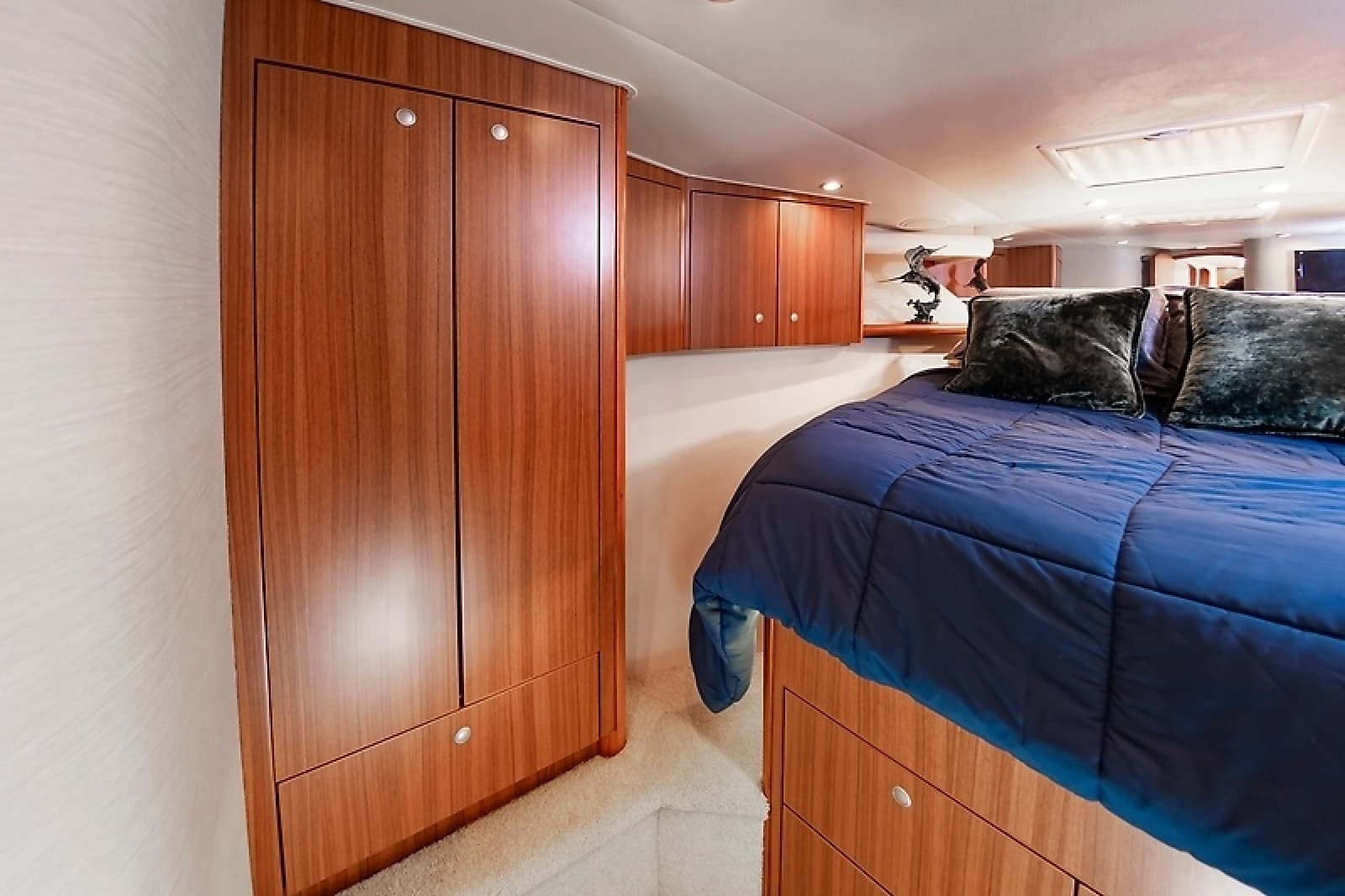 2010 Viking 52 Sport Coupe - Photo 39