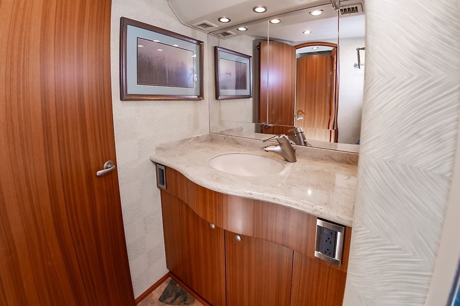 2010 Viking 52 Sport Coupe - Photo 42