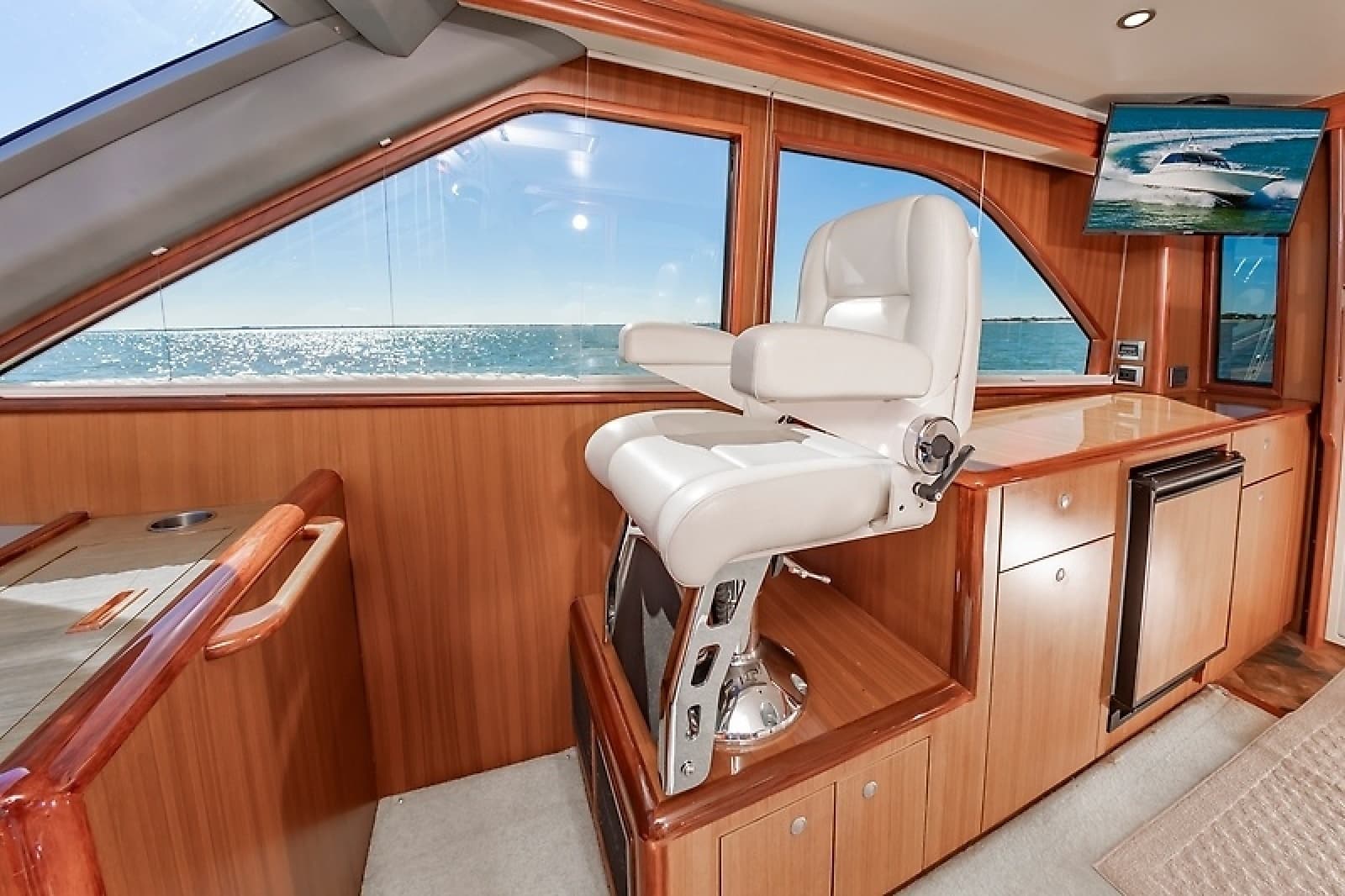 2010 Viking 52 Sport Coupe - Photo 27