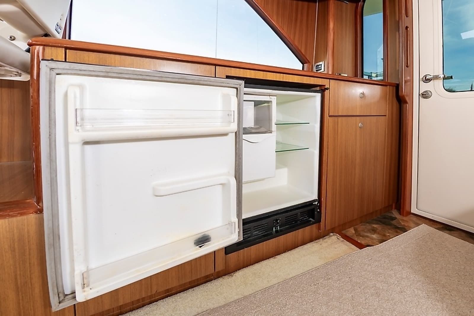 2010 Viking 52 Sport Coupe - Photo 26