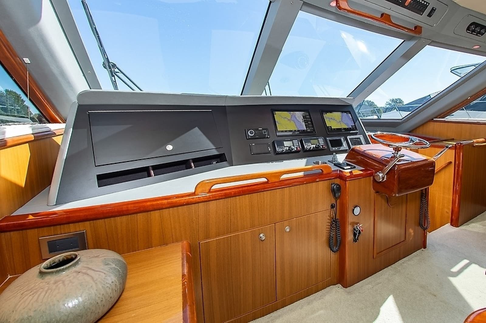 2010 Viking 52 Sport Coupe - Photo 21