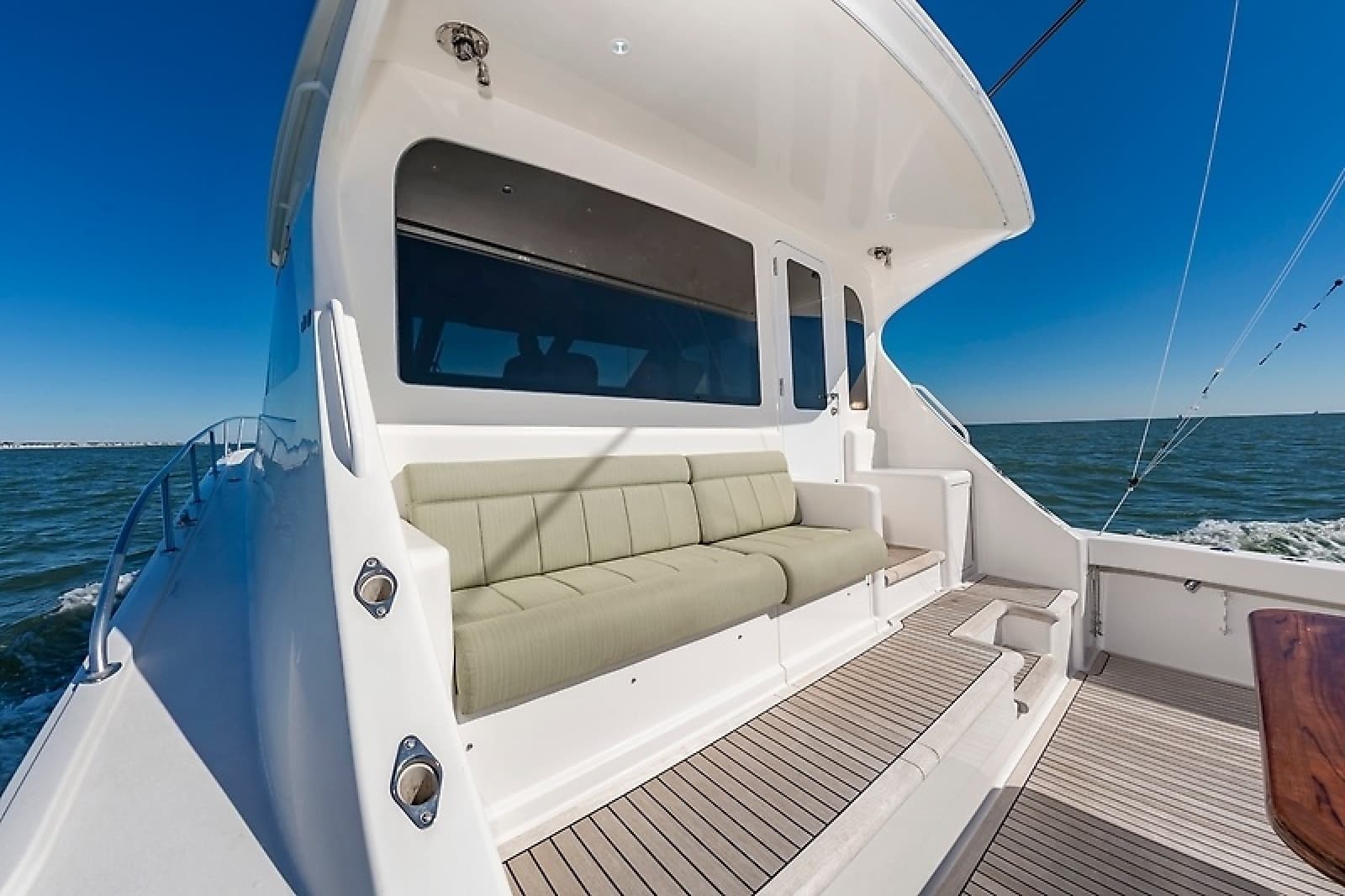2010 Viking 52 Sport Coupe - Photo 13