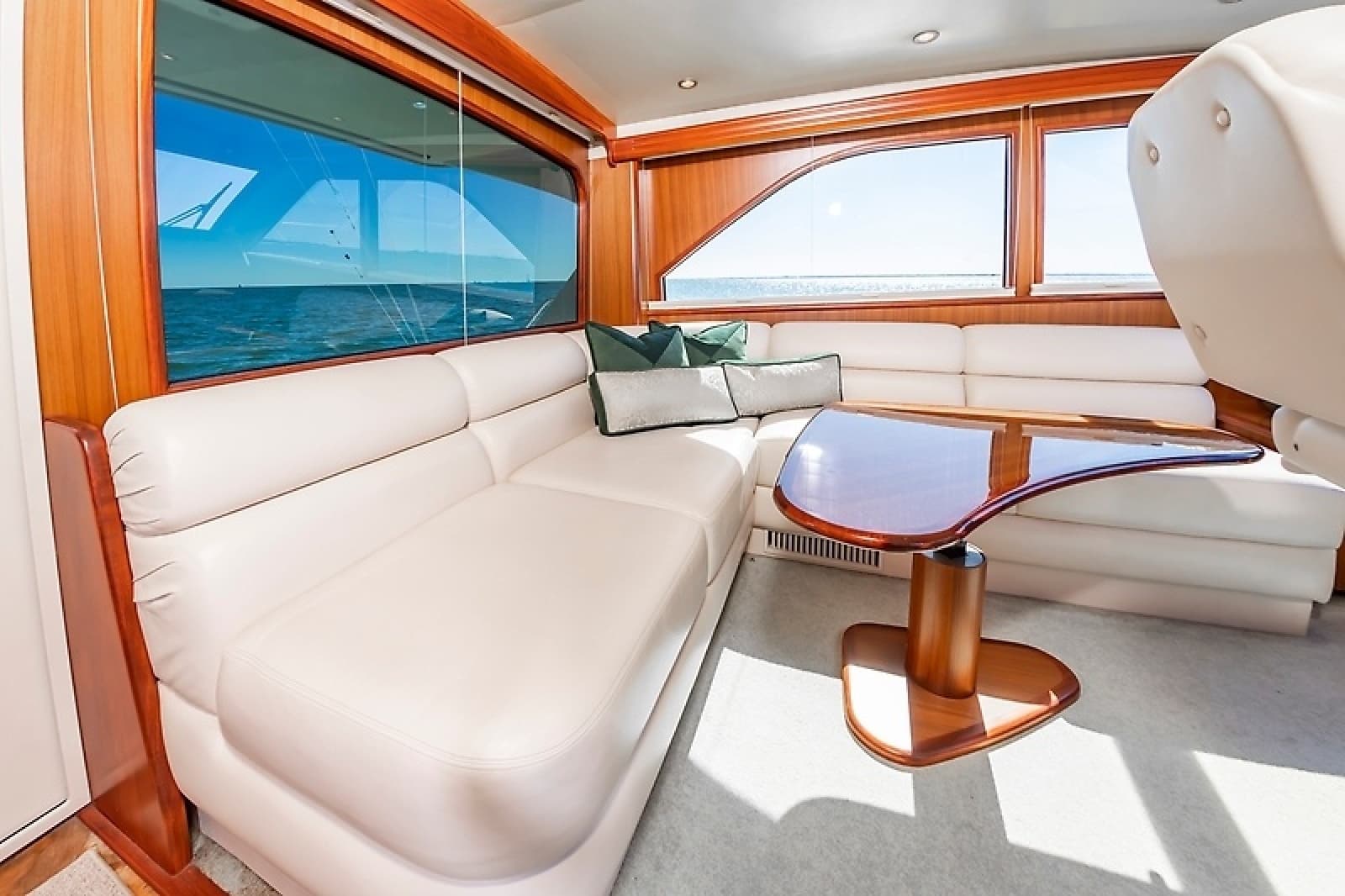 2010 Viking 52 Sport Coupe - Photo 23