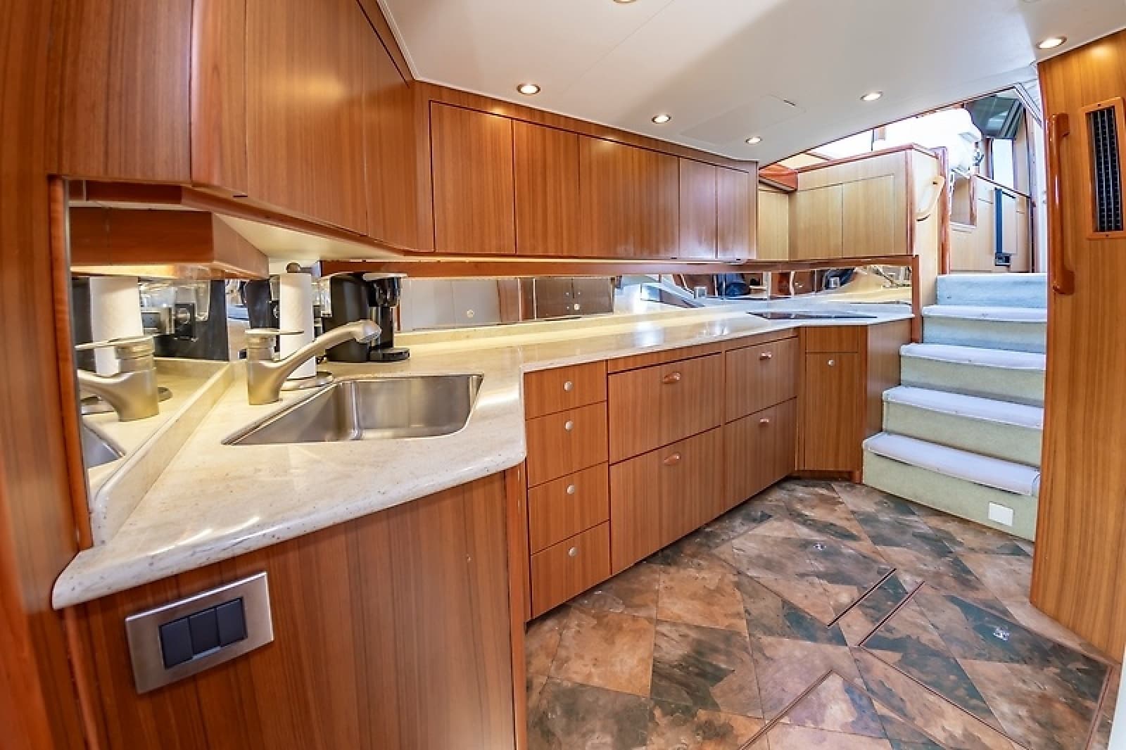 2010 Viking 52 Sport Coupe - Photo 31