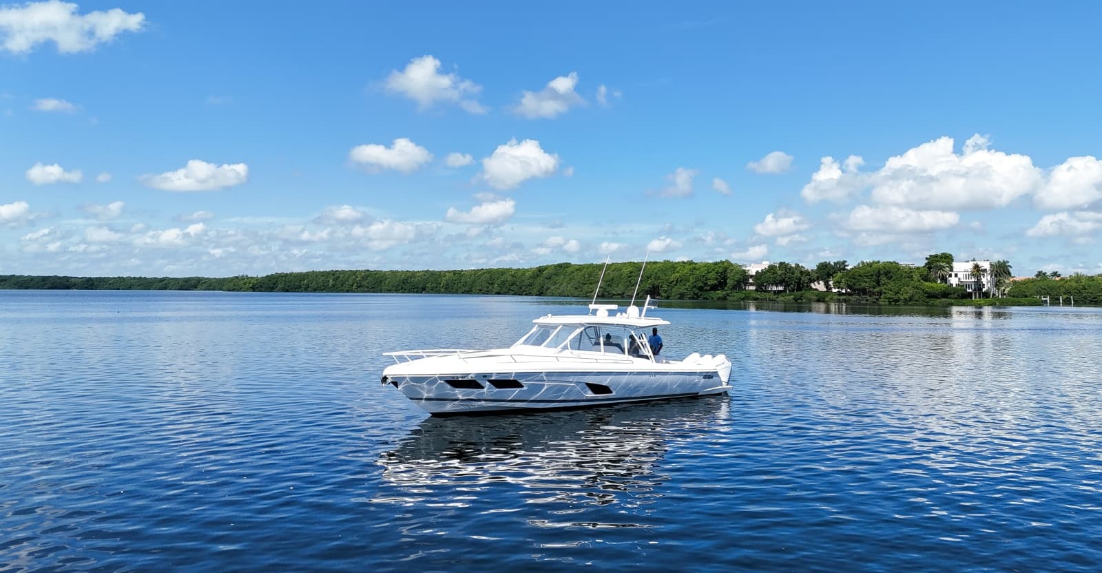 2021 Intrepid 409 Valor - Photo 1