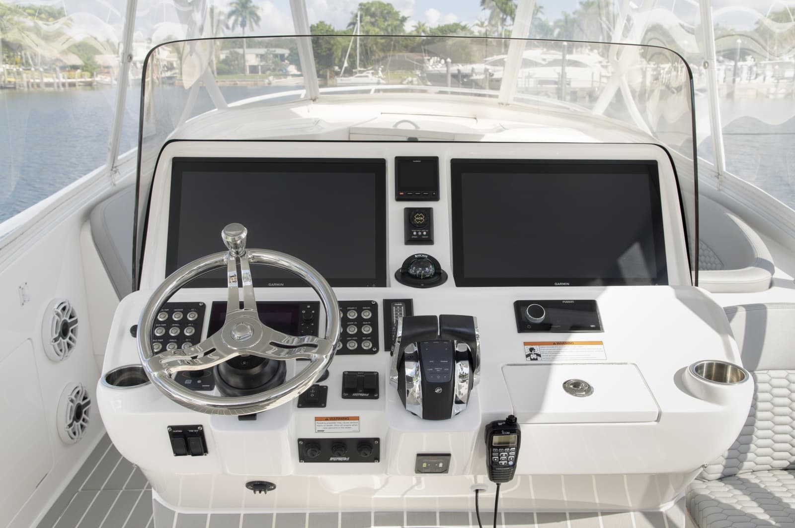 2021 Intrepid 409 Valor - Photo 4