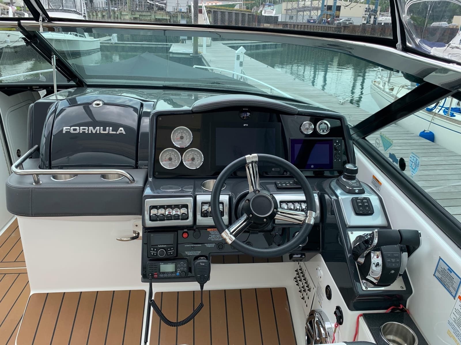 2021 Formula 350 Crossover Bowrider OB - Photo 9