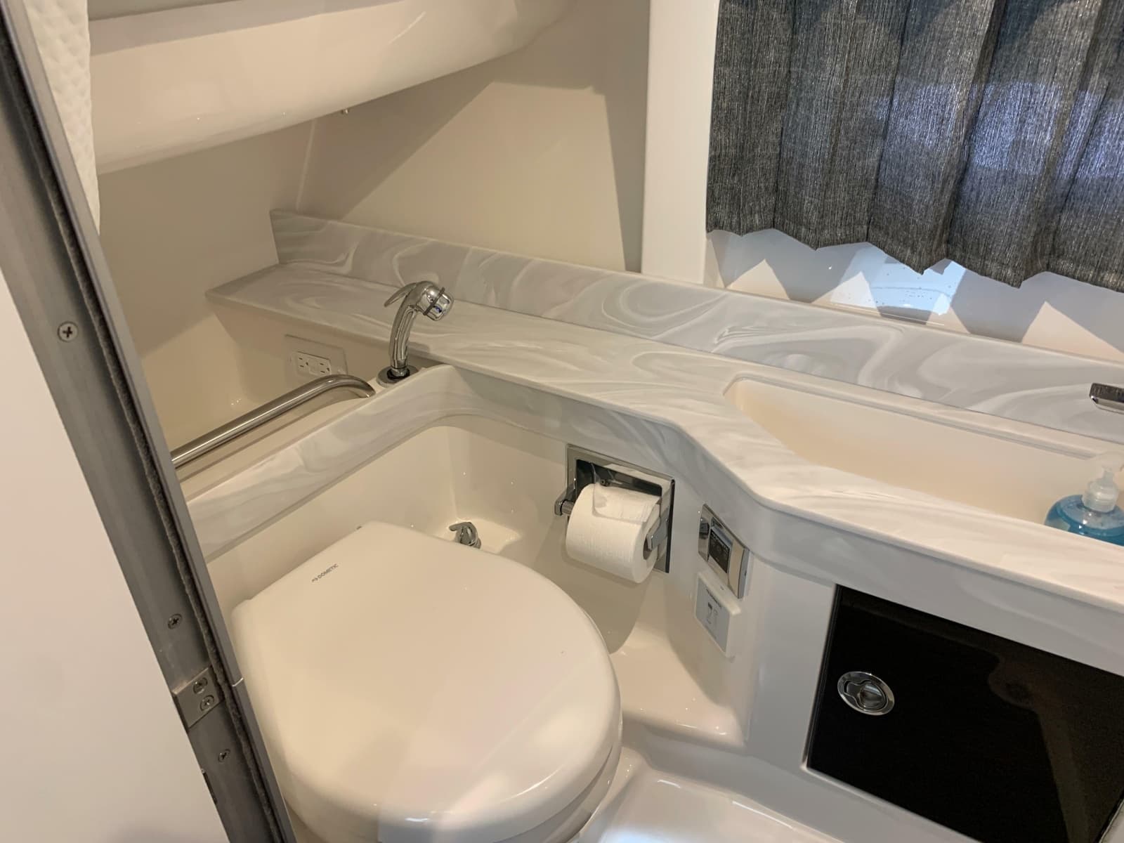 2021 Formula 350 Crossover Bowrider OB - Photo 19