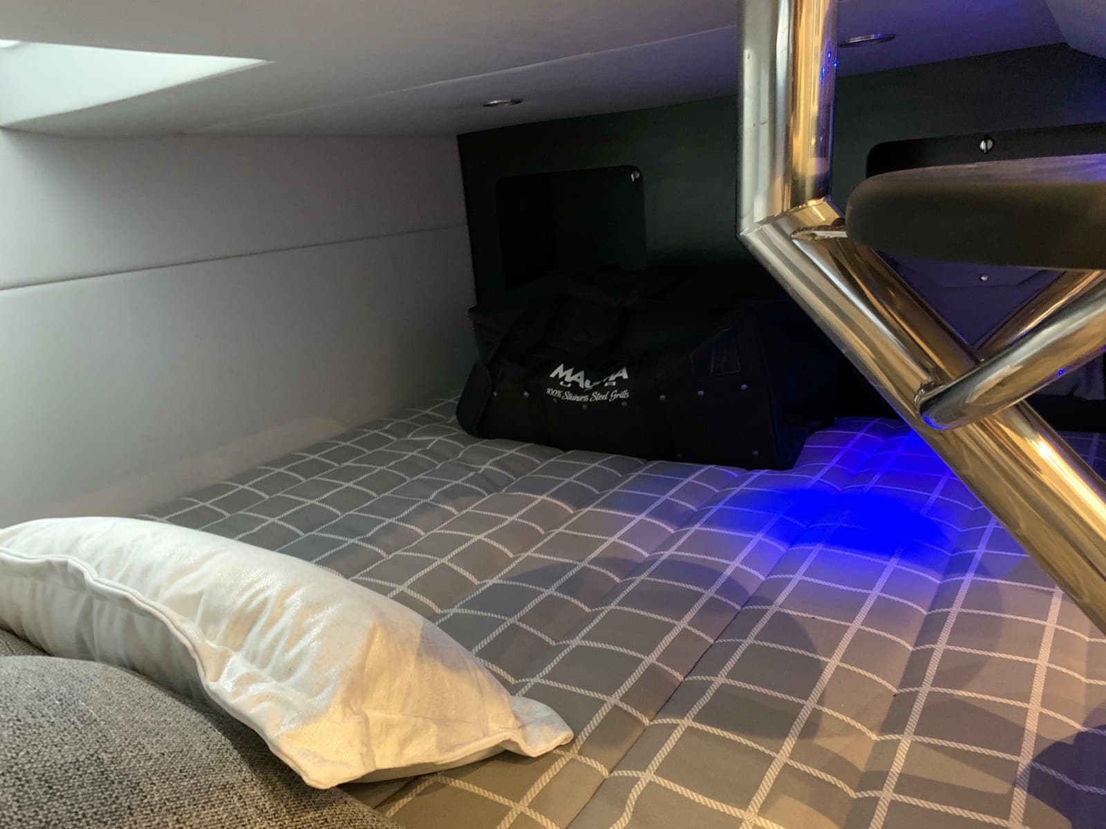 2021 Formula 350 Crossover Bowrider OB - Photo 16