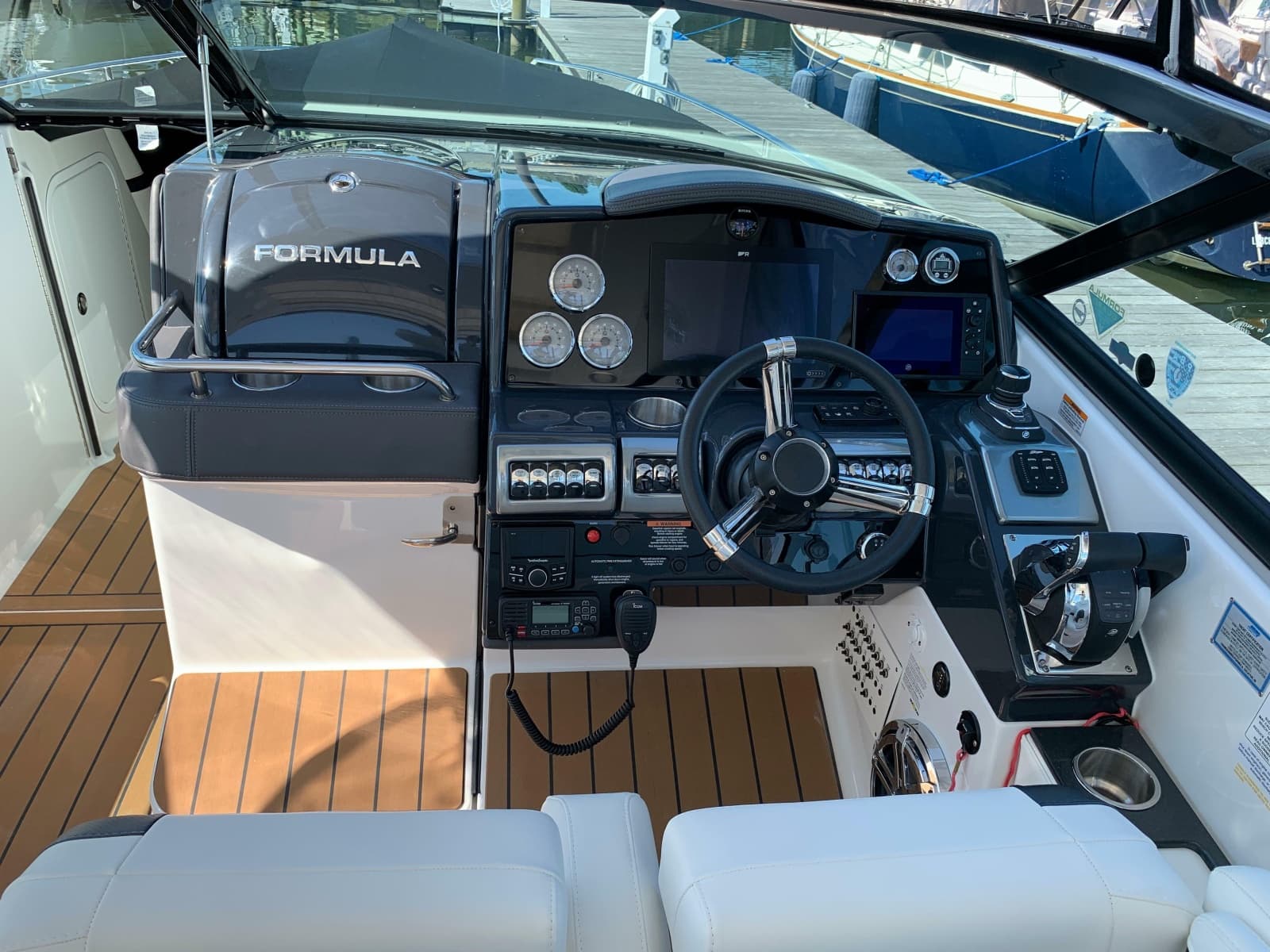 2021 Formula 350 Crossover Bowrider OB - Photo 8