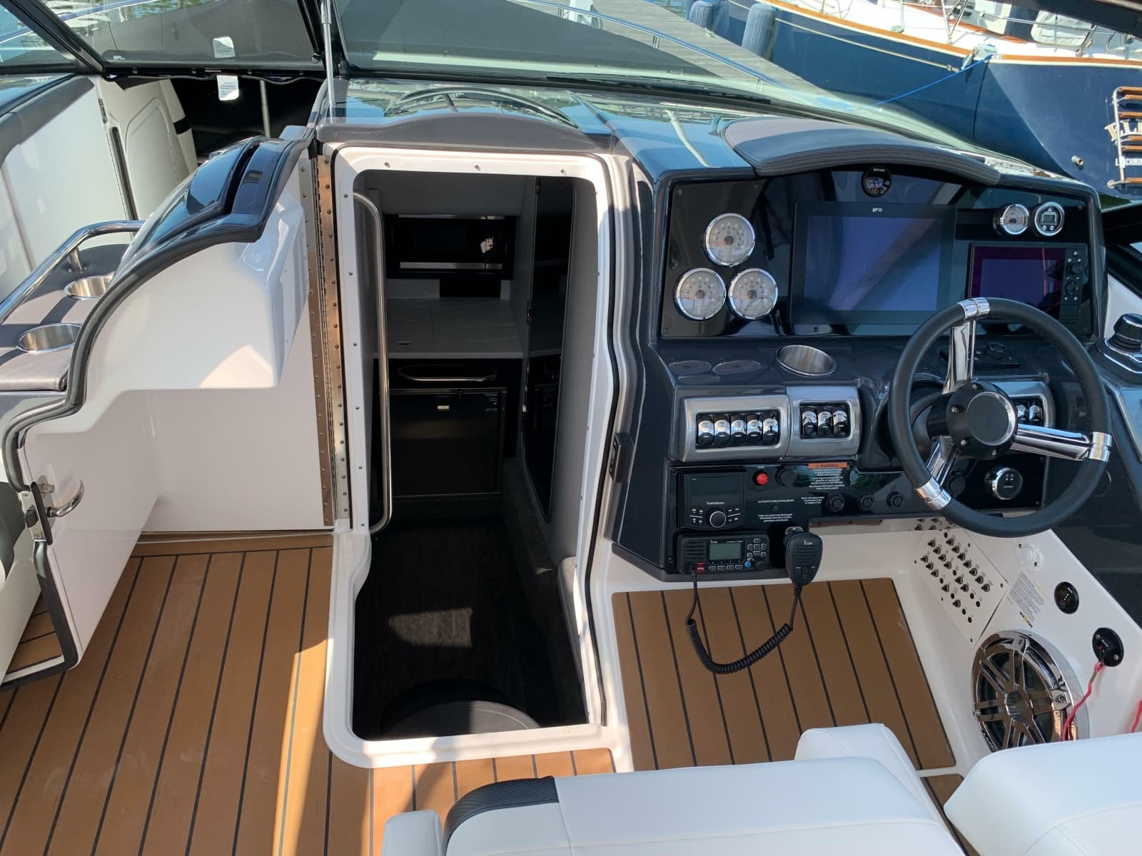 2021 Formula 350 Crossover Bowrider OB - Photo 10