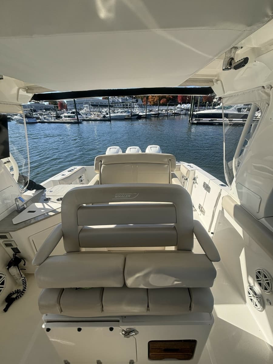2018 Boston Whaler 350 Realm - Photo 12