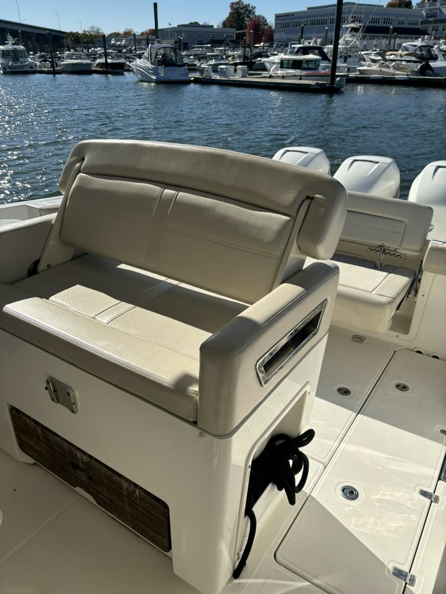 2018 Boston Whaler 350 Realm - Photo 11