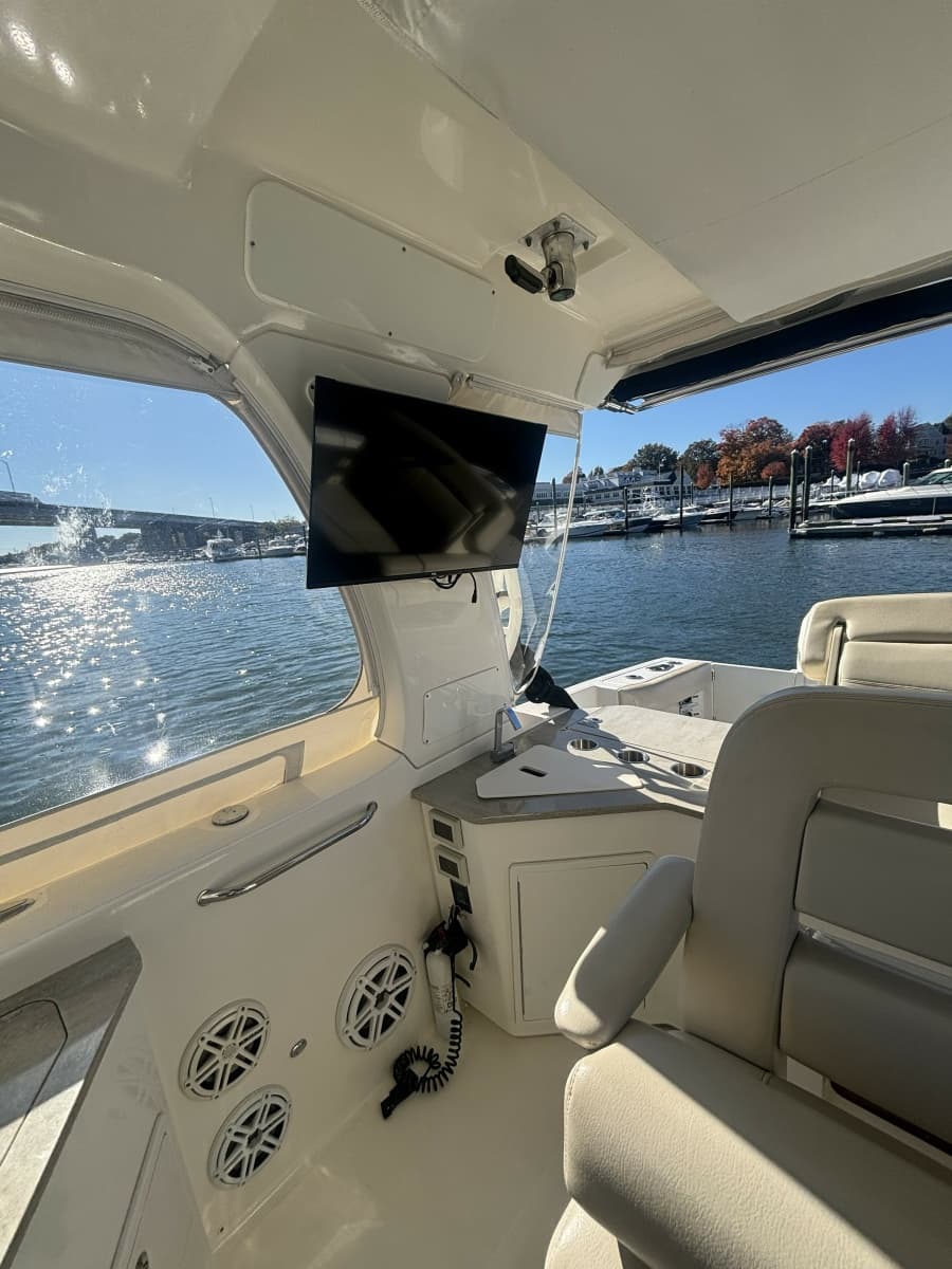 2018 Boston Whaler 350 Realm - Photo 15