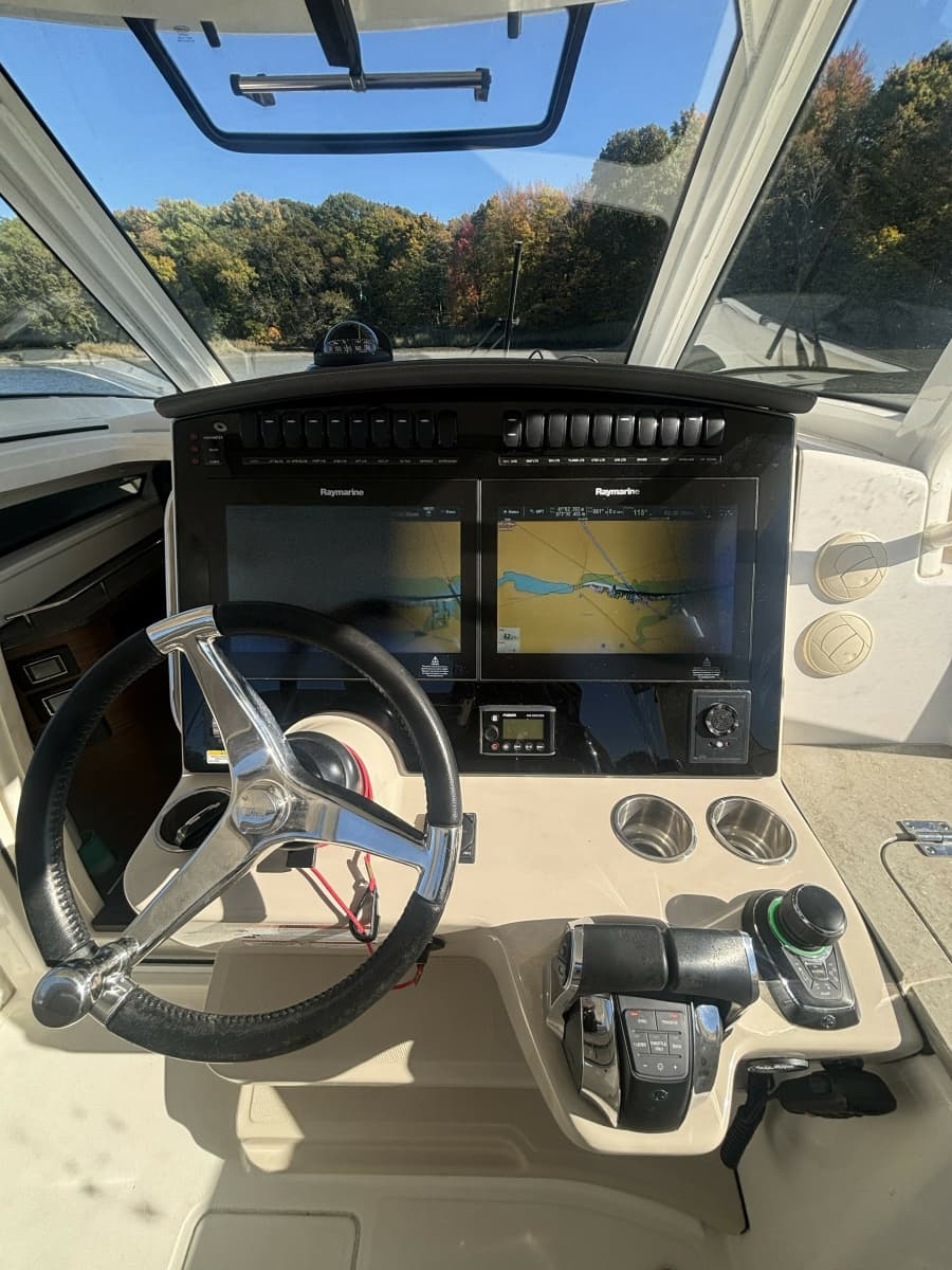 2018 Boston Whaler 350 Realm - Photo 13