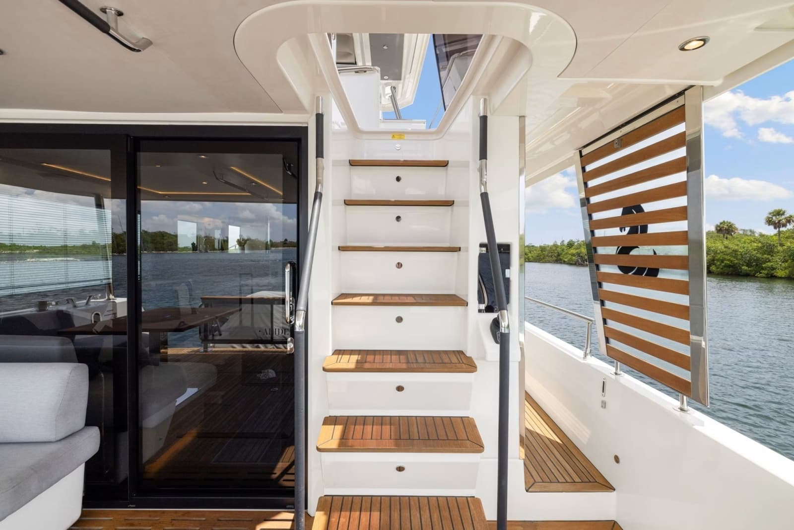 2022 Beneteau Grand Trawler 62 - Photo 18