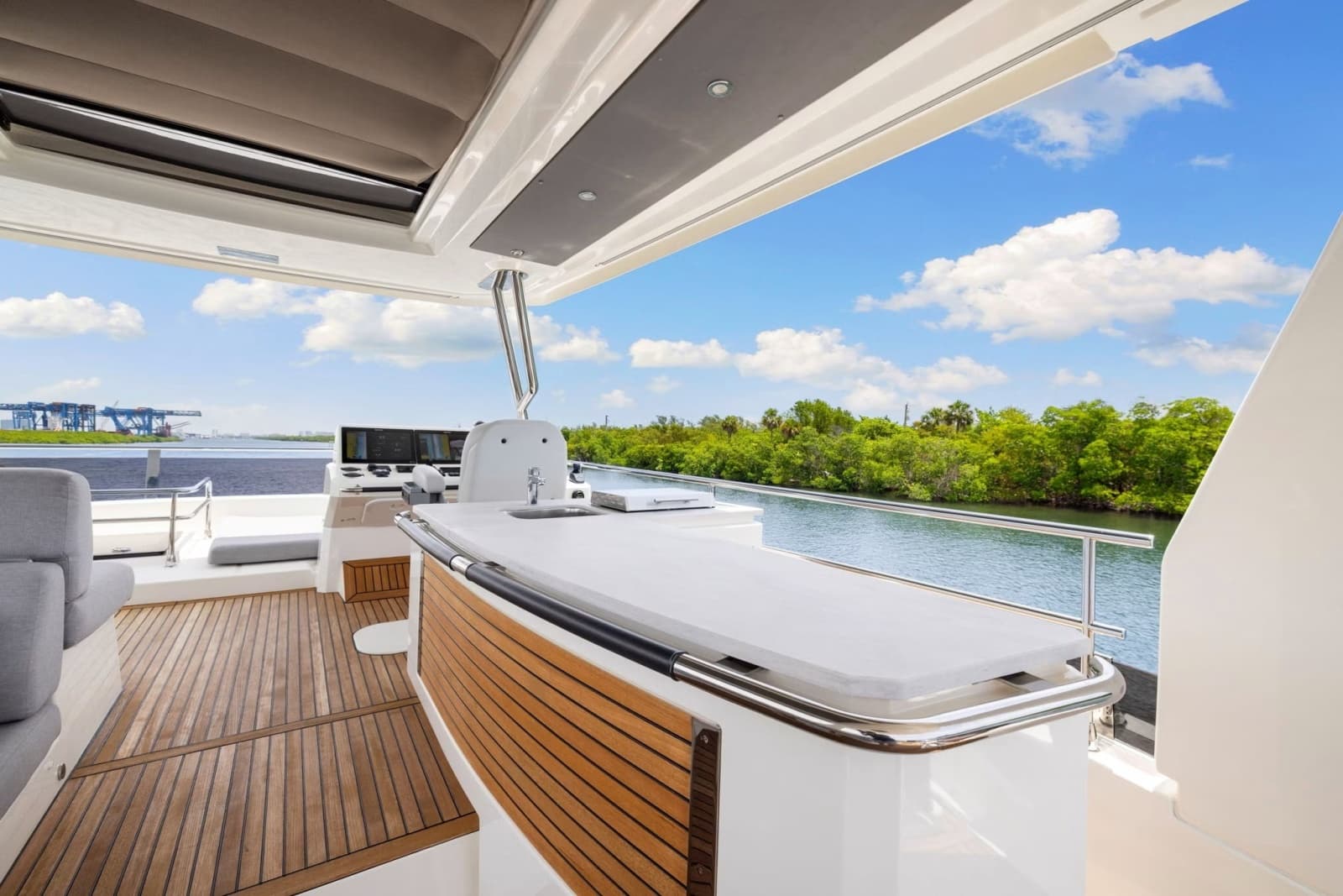 2022 Beneteau Grand Trawler 62 - Photo 13