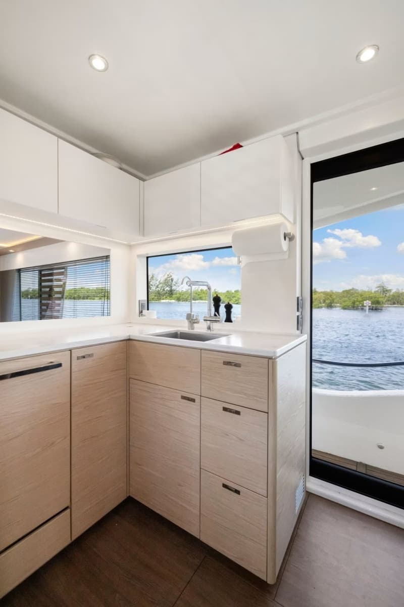 2022 Beneteau Grand Trawler 62 - Photo 34