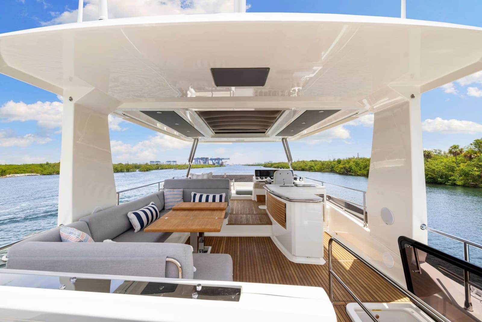 2022 Beneteau Grand Trawler 62 - Photo 10